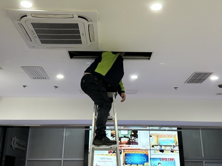 關(guān)乎企業(yè)運營 大型商業(yè)中央空調(diào)風(fēng)機盤管清洗判斷要點